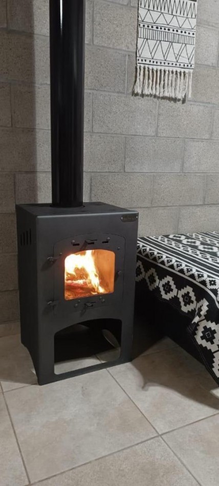 CASA CON PILETA EN VENTA - VILLA SANTA CRUZ DEL LAGO, CORDOBA.