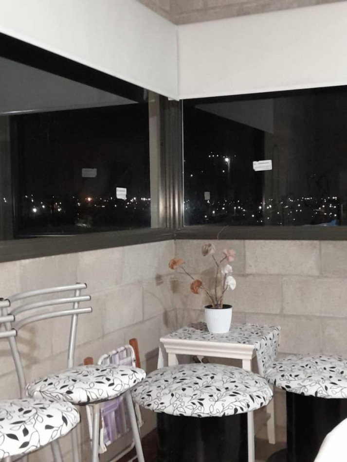 CASA CON PILETA EN VENTA - VILLA SANTA CRUZ DEL LAGO, CORDOBA.