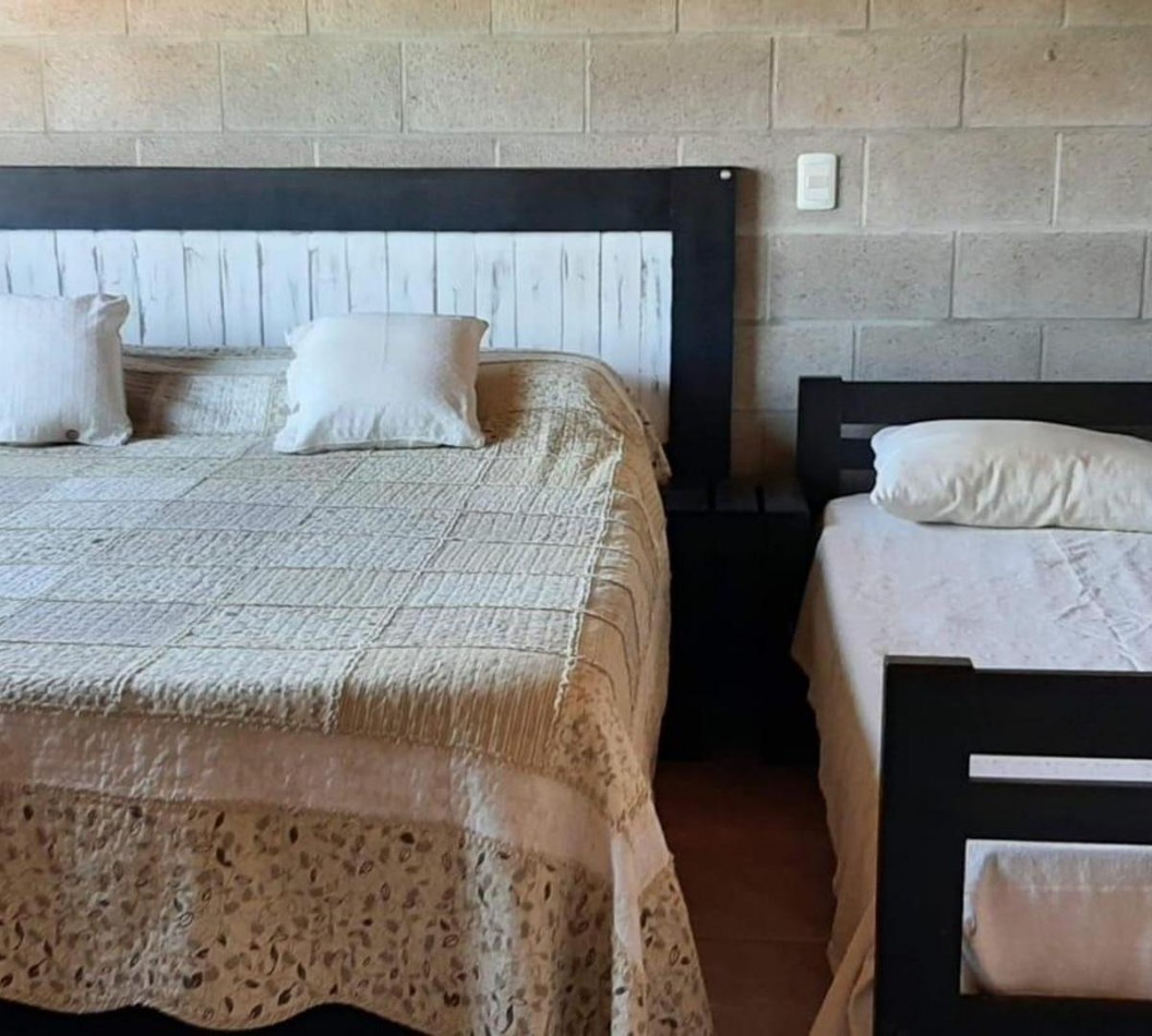 CASA CON PILETA EN VENTA - VILLA SANTA CRUZ DEL LAGO, CORDOBA.