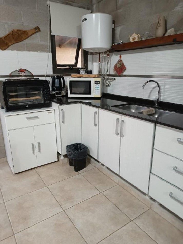 CASA CON PILETA EN VENTA - VILLA SANTA CRUZ DEL LAGO, CORDOBA.