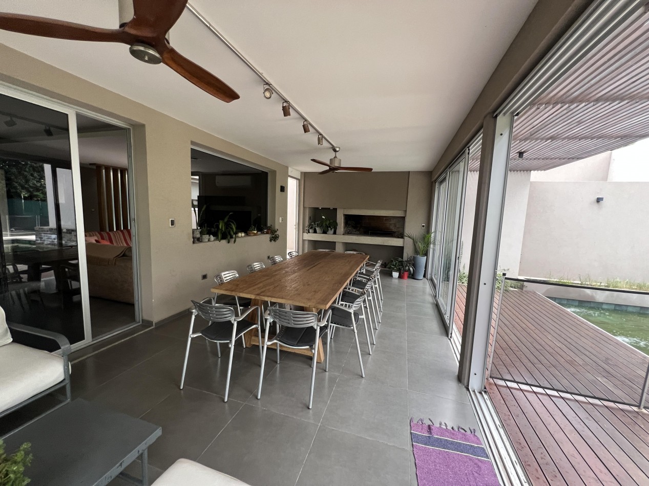 CAÑUELAS VILLAGE - CASA EN VENTA 3 DORMITORIOS CON PILETA.