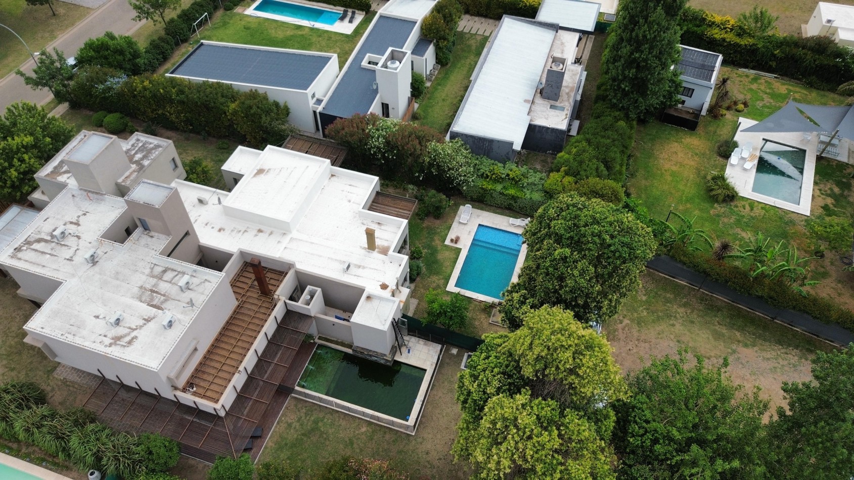 CAÑUELAS VILLAGE - CASA EN VENTA 3 DORMITORIOS CON PILETA.