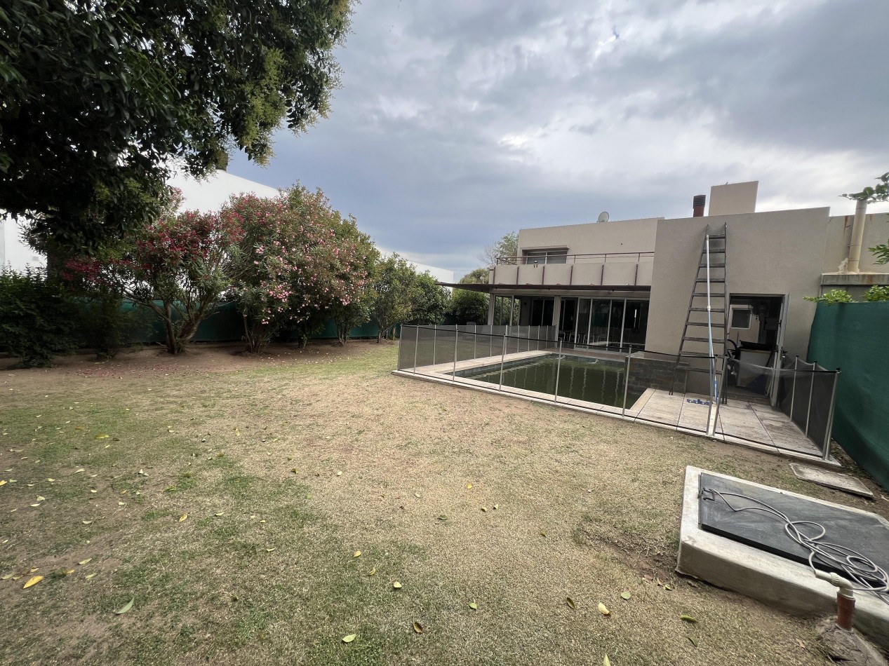 CAÑUELAS VILLAGE - CASA EN VENTA 3 DORMITORIOS CON PILETA.