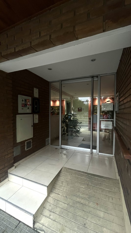 VENTA GENERAL PAZ - DEPARTAMENTO DE 2 DORMITORIOS FRENTE A LA PLAZA ALBERDI.