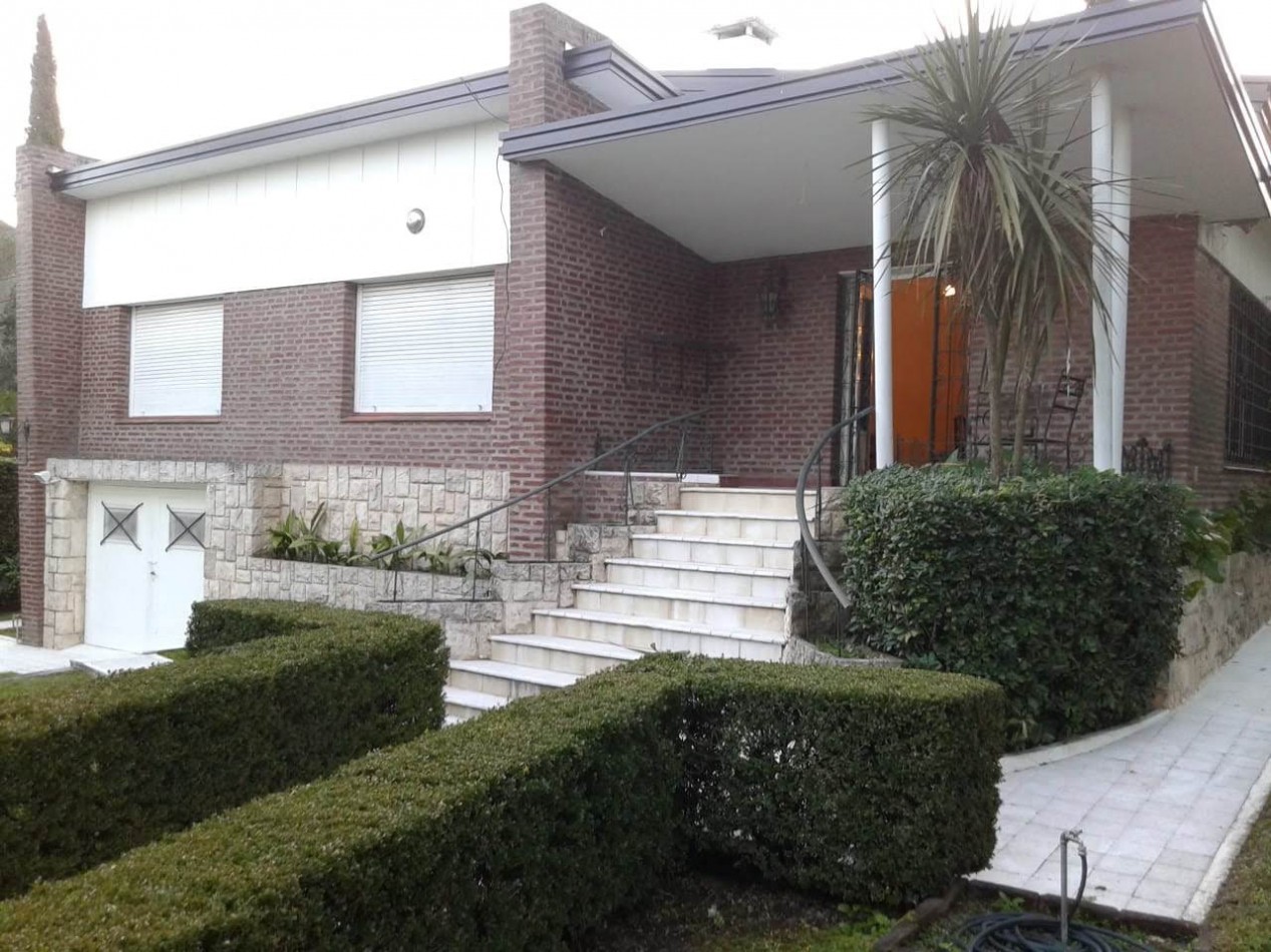 CABANA - VENTA CASA CHALET DE 3 DORMITORIOS CON PILETA.