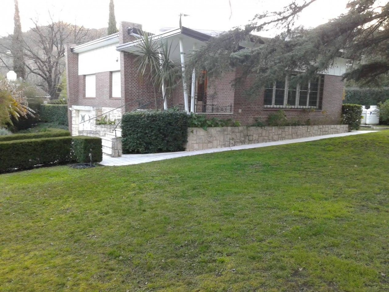 CABANA - VENTA CASA CHALET DE 3 DORMITORIOS CON PILETA.