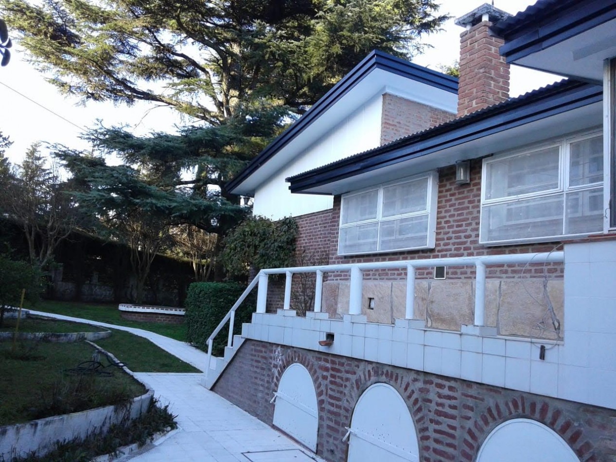 CABANA - VENTA CASA CHALET DE 3 DORMITORIOS CON PILETA.
