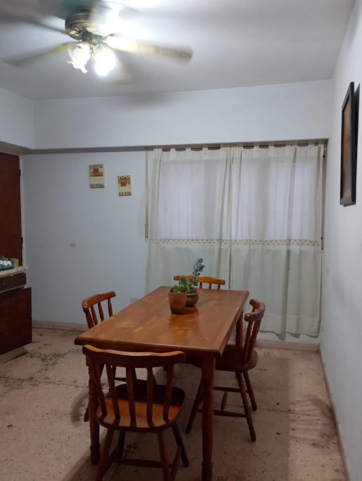 VENDO CASA DE TRES DORMITORIOS MAS 1 DE SERVICIO C/ BAÑO EN B° PARQUE CHACABUCO