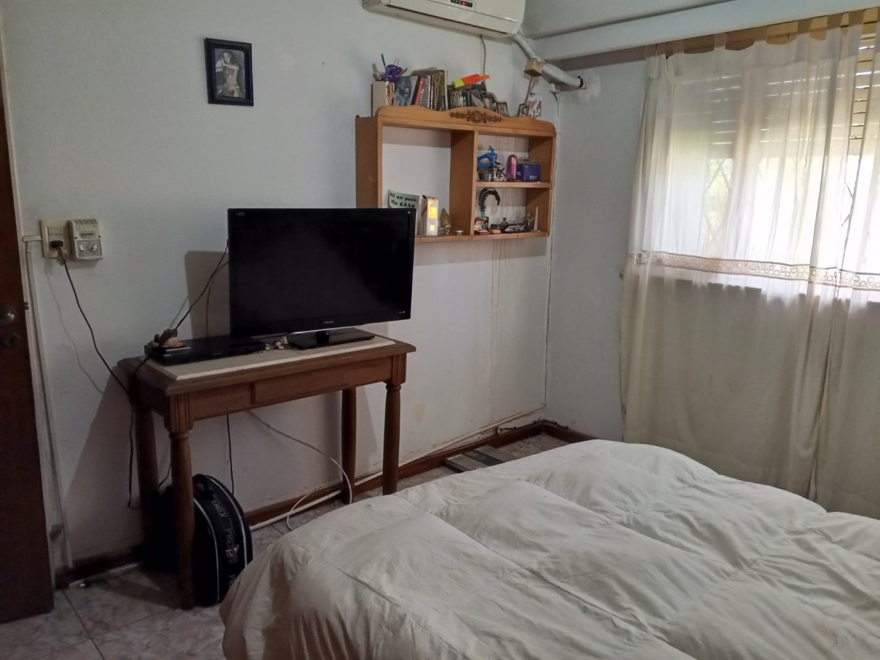 VENDO CASA DE TRES DORMITORIOS MAS 1 DE SERVICIO C/ BAÑO EN B° PARQUE CHACABUCO