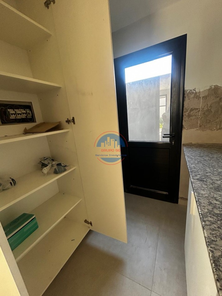 RINCONES DE MANANTIALES - CASA DE 3 DORMITORIOS Y COCHERA DOBLE.