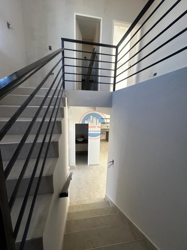 RINCONES DE MANANTIALES - CASA DE 3 DORMITORIOS Y COCHERA DOBLE.