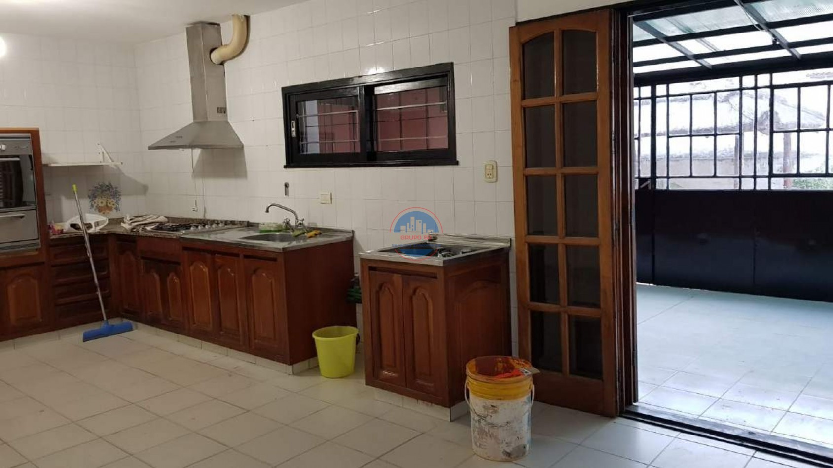 RECTA MARTINOLLI - CASA EN VENTA 4 DORMITORIOS CON PILETA.