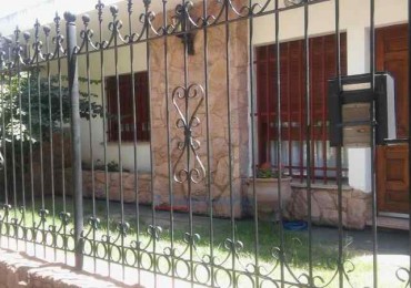 Vendo Casa de 3 dormitorios en B°  Empalme  Apto Bancor Frente A Plaza
